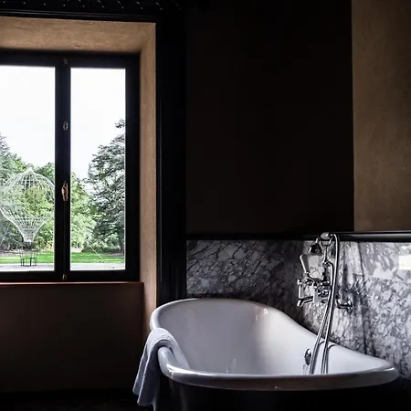 Chateau De Maubreuil 5* 꺄르끄푸