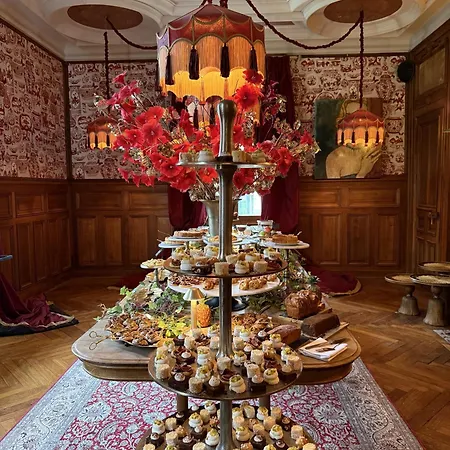 Отель Chateau De Maubreuil 5*