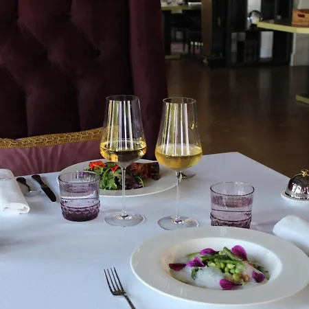 Chateau De Maubreuil 호텔