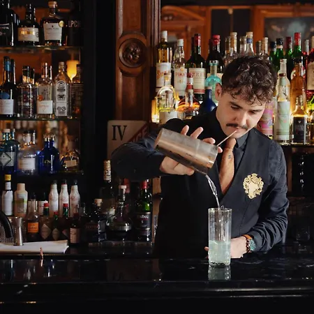 Отель Chateau De Maubreuil