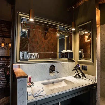 Chateau De Maubreuil