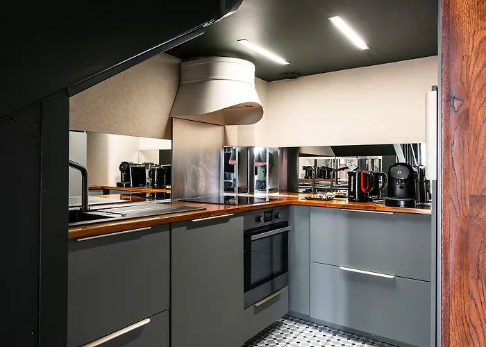 Chateau De Maubreuil 5* Carquefou